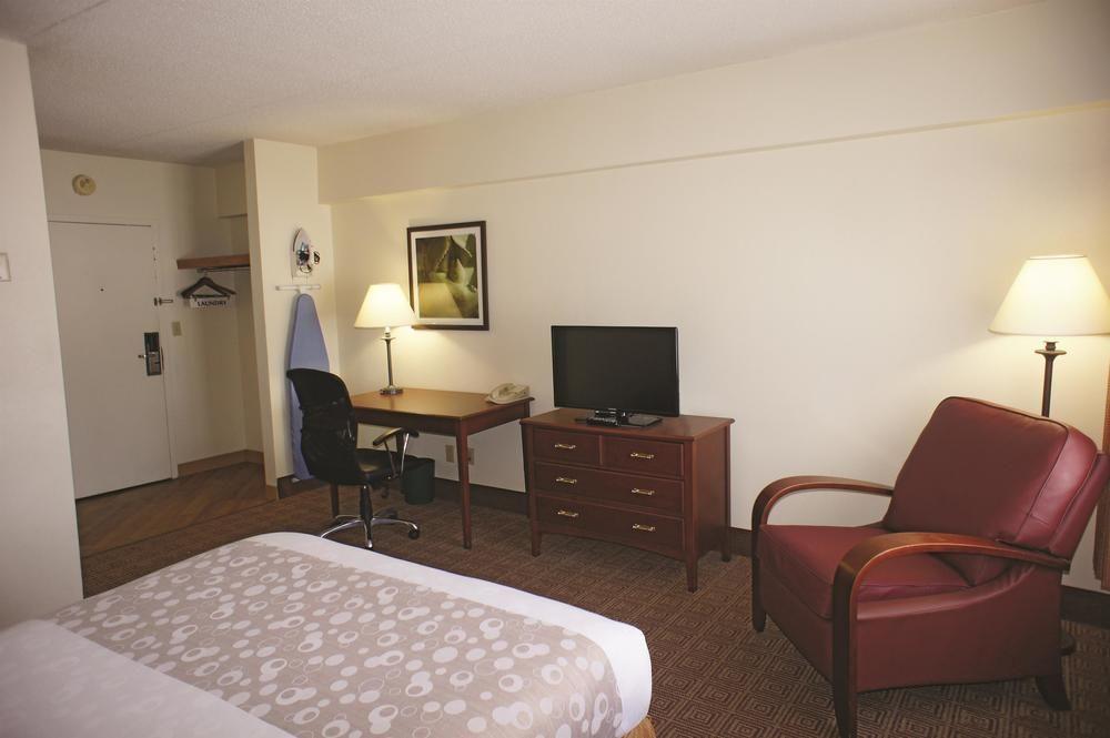 La Quinta By Wyndham New Haven Hotel Exterior foto