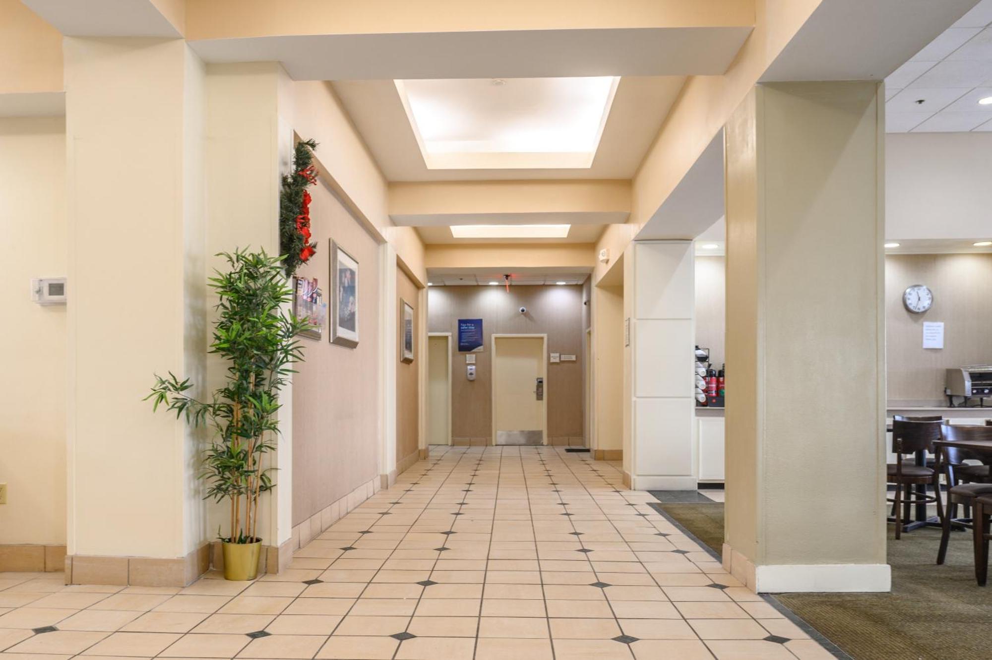 La Quinta By Wyndham New Haven Hotel Exterior foto