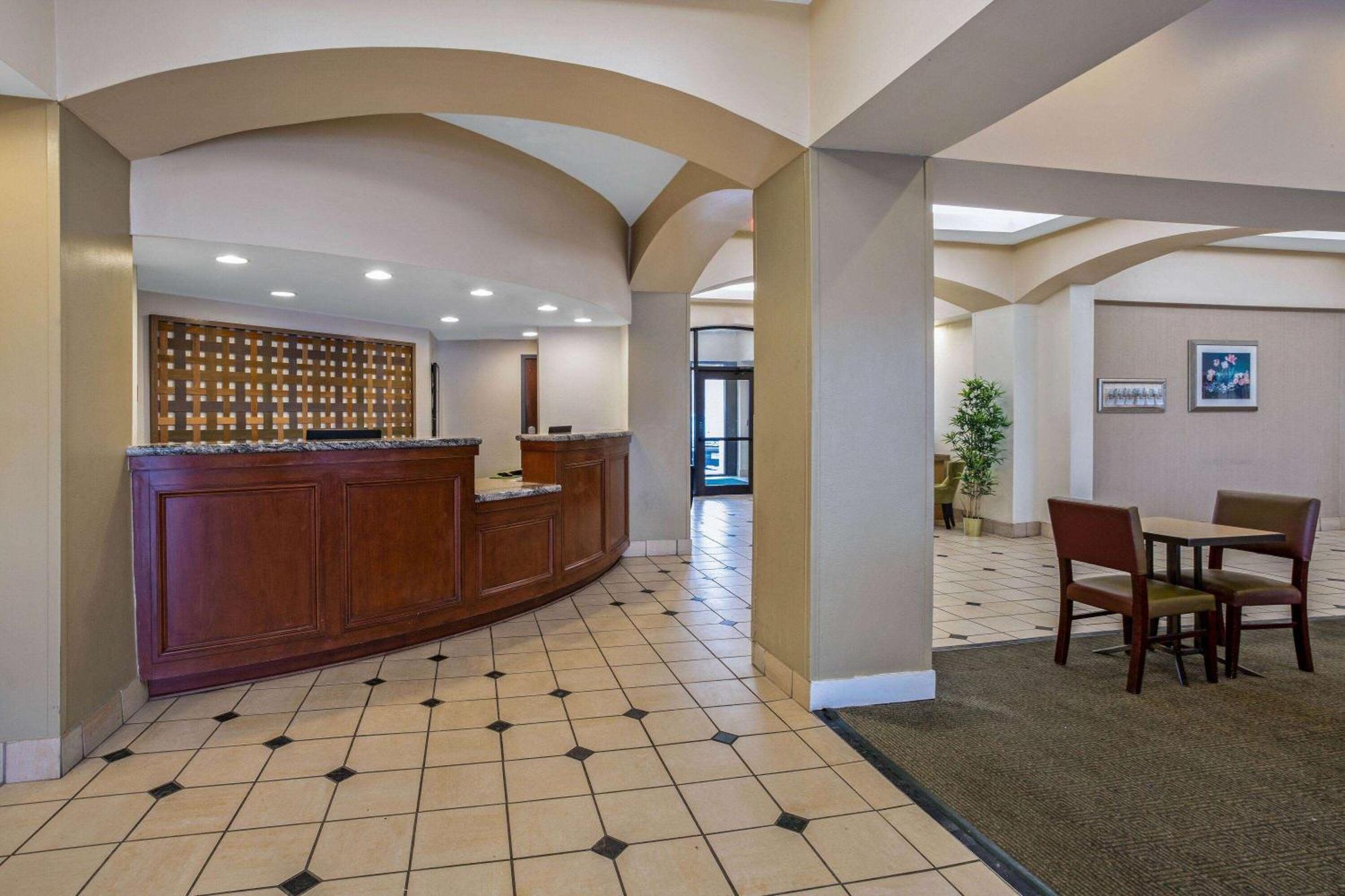 La Quinta By Wyndham New Haven Hotel Exterior foto